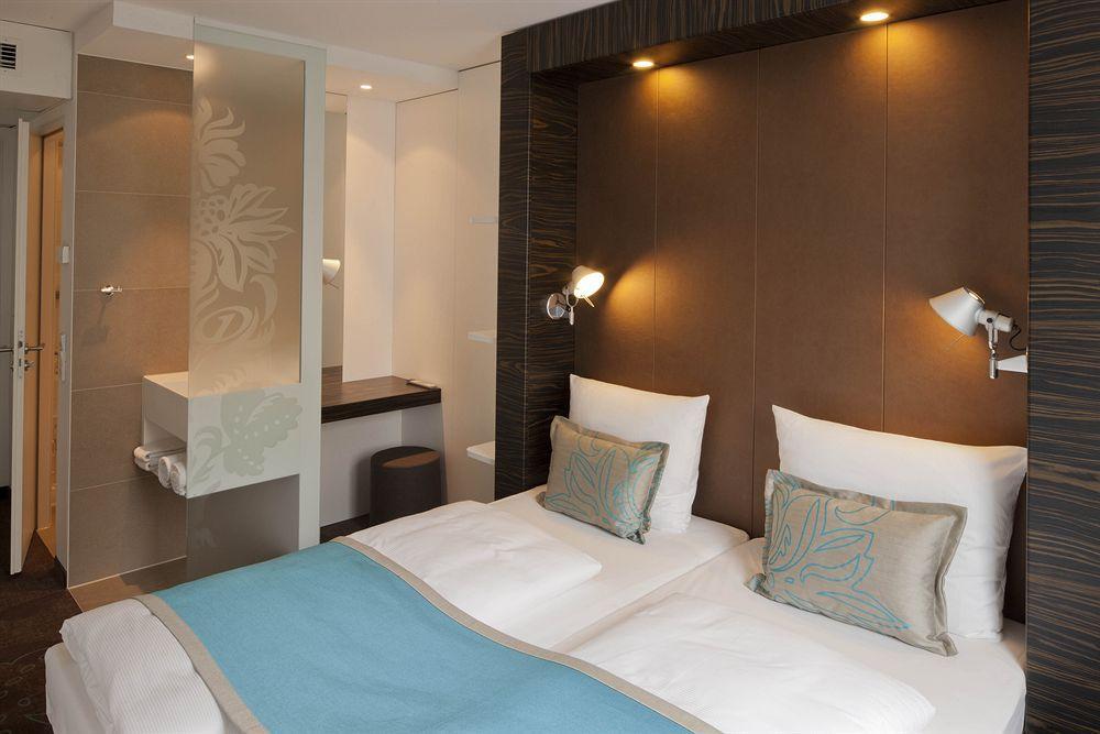 Motel One Frankfurt Airport Frankfurt am Main Eksteriør billede